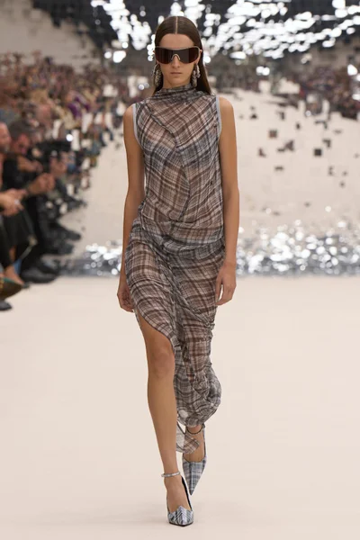 Look 24